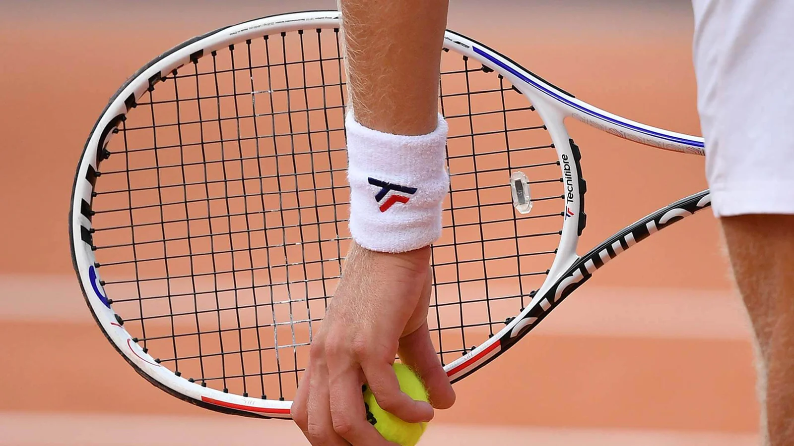 Myt eller sanning: Hjälper tennisdämpare mot vibrationer och tennisarmbåge?
